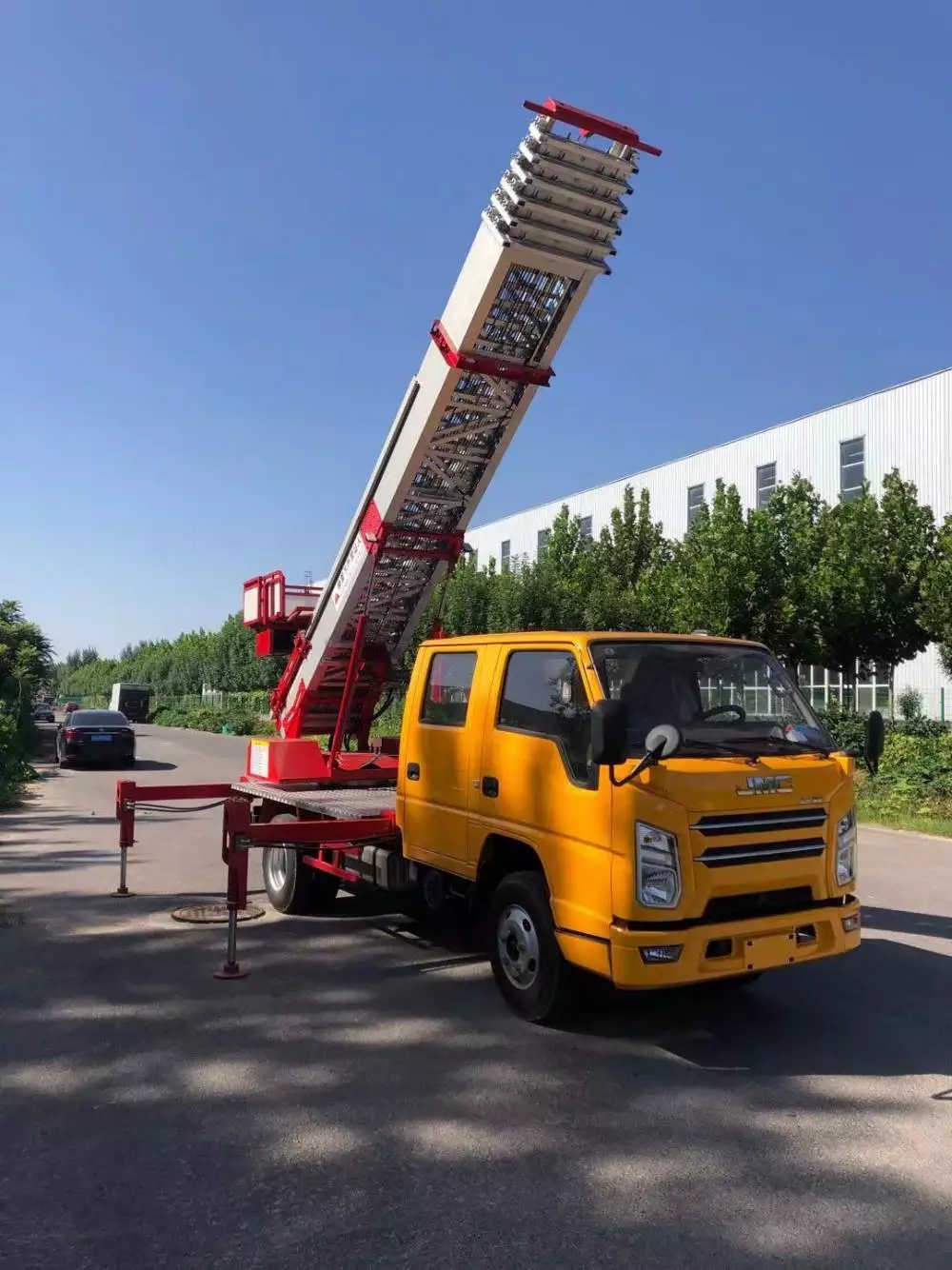 湛河附近的云梯车出租服务：轻松解决高空作业需求