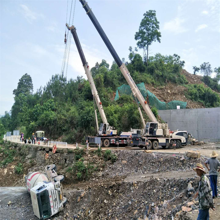 湛河汽车掉沟里叫吊车救援要多少钱